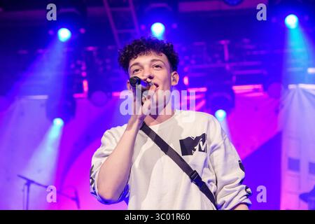 10 mai 2018 - Berne, Suisse - Suisse, Berne - 10 mai 2018. Dodo et ses amis donnent un concert à BierhÃÂ¼beli à Berne. Ici, le chanteur Nemo est vu en direct sur scène. (Crédit photo : Tilman Jentzsch) (crédit image : © Tilman Jentzsch/Gonzales photo via ZUMA Press) Banque D'Images
