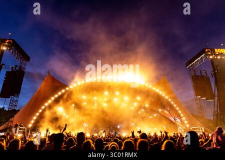 7 juillet 2018 - Roskilde, Danemark - Danemark, Roskilde - 7 juillet 2018. Surplombant la foule des festivaliers lors de l'un des nombreux concerts live du festival de musique danois Roskilde Festival 2018. (Crédit photo : Gonzales photo - Kasper Maansson) (crédit image : © Kasper Maansson/Gonzales photo via ZUMA Press) Banque D'Images