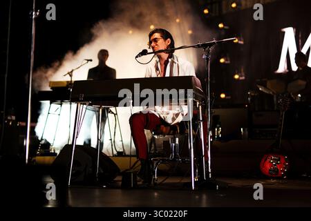 27 juin 2018 - Copenhague, Danemark - Danemark, Copenhague - 27 juin 2018. Le groupe de rock anglais Arctic Monkeys donne un concert à la Royal Arena de Copenhague. Ici, le chanteur, auteur-compositeur et musicien Alex Turner est vu en direct sur scène. (Crédit photo : Gonzales photo - Kasper Maansson) (crédit image : © Kasper Maansson/Gonzales photo via ZUMA Press) Banque D'Images
