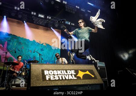 4 juillet 2018 - Roskilde, Danemark - Danemark, Roskilde - 4 juillet 2018. Le groupe indie rock norvégien Kakkmaddafakka donne un concert live lors du festival de musique danois Roskilde Festival 2018. (Crédit photo : Gonzales photo - Peter Troest) (crédit image : © Peter Troest/Gonzales photo via ZUMA Press) Banque D'Images