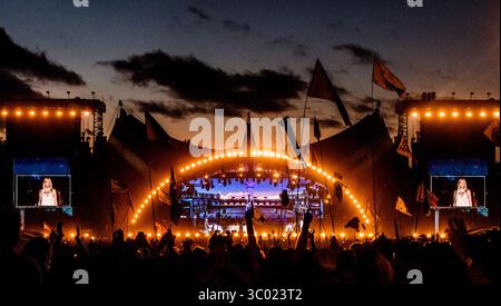 4 juillet 2018 - Roskilde, Danemark - Danemark, Roskilde - 4 juillet 2018. Surplombant la foule des festivaliers lors d'un concert live avec le rappeur américain Eminem à Orange Stage lors du festival de musique danois Roskilde Festival 2018. (Crédit photo : Gonzales photo - Flemming Bo Jensen) (crédit photo : © Flemming Bo Jense/Gonzales photo via ZUMA Press) Banque D'Images
