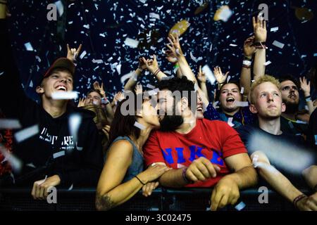 5 juillet 2018 - Roskilde, Danemark - Danemark, Roskilde - 5 juillet 2018. Un jeune couple vu dans un moment magique lors de l'un des nombreux concerts live au festival de musique danois Roskilde Festival 2018. (Crédit photo : Gonzales photo - Peter Troest) (crédit image : © Peter Troest/Gonzales photo via ZUMA Press) Banque D'Images