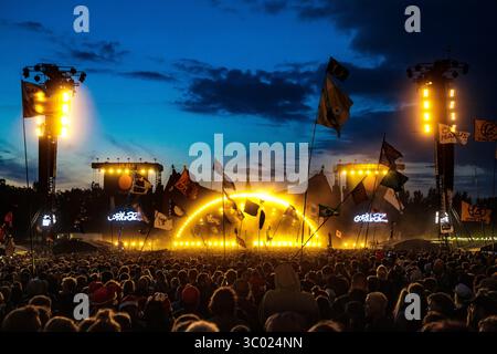 7 juillet 2018 - Roskilde, Danemark - Danemark, Roskilde - 7 juillet 2018. Une vue imprenable sur les foules de concert devant l'une des nombreuses scènes du festival de musique danois Roskilde Festival 2018. (Crédit photo : Gonzales photo - Peter Troest) (crédit image : © Peter Troest/Gonzales photo via ZUMA Press) Banque D'Images
