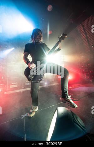 4 octobre 2019, Copenhague, Danemark : Copenhague, Danemark. 04 octobre 2019. Le groupe de rock australien Airbourne donne un concert à Amager Bio à Copenhague. Ici, le bassiste Justin Street est vu en direct sur scène. (Crédit photo : Gonzales photo - Nikolaj Bransholm) (crédit image : © Nikolaj Bransholm/Gonzales photo via ZUMA Press) Banque D'Images