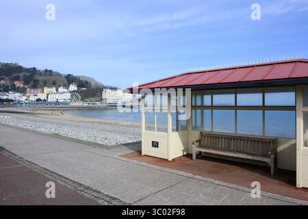Refuge balnéaire de style Victoria sur la côte nord du pays de Galles à Llandudno Banque D'Images