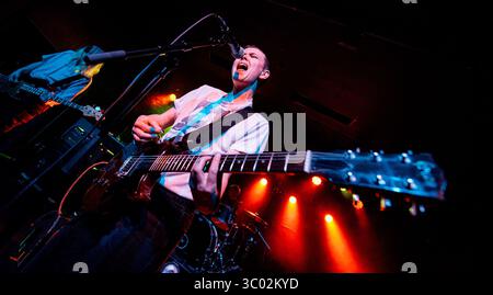 11 décembre 2019, Copenhague, Danemark : Copenhague, Danemark. 11 décembre 2019. Le groupe de noise rock suédois Rome Is Not A Town donne un concert au VEGA de Copenhague. Ici, la chanteuse et guitariste Kajsa Poidnak est vue en direct sur scène. (Crédit photo : Gonzales photo - Nikolaj Bransholm) (crédit image : © Nikolaj Bransholm/Gonzales photo via ZUMA Press) Banque D'Images