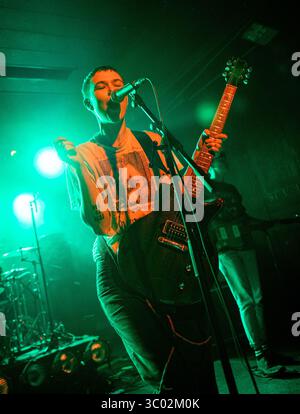 11 décembre 2019, Copenhague, Danemark : Copenhague, Danemark. 11 décembre 2019. Le groupe de noise rock suédois Rome Is Not A Town donne un concert au VEGA de Copenhague. Ici, la chanteuse et guitariste Kajsa Poidnak est vue en direct sur scène. (Crédit photo : Gonzales photo - Nikolaj Bransholm) (crédit image : © Nikolaj Bransholm/Gonzales photo via ZUMA Press) Banque D'Images