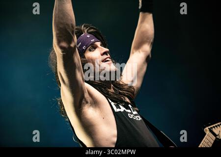 26 janvier 2020, Copenhague, Danemark : Copenhague, Danemark. 26 janvier 2020. Le groupe de glam metal américain Steel Panther donne un concert à Amager Bio à Copenhague. Ici le guitariste Satchel est vu en direct sur scène. (Crédit photo : Gonzales photo - Nikolaj Bransholm) (crédit image : © Nikolaj Bransholm/Gonzales photo via ZUMA Press) Banque D'Images