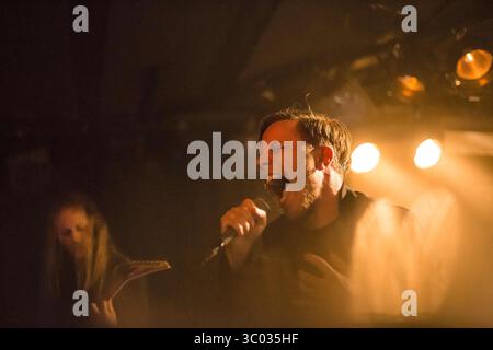 13 mai 2016 - Bergen, Norvège - Norvège, Bergen - 13 mai 2016. Le groupe islandais de black metal Audn donne un concert au garage de Bergen. Ici, le chanteur Hjalti Sveinsson est vu en direct sur scène. (Crédit photo : Gonzales photo - Jarle H. Moe) (crédit image : © Jarle H. Moe/Gonzales photo via ZUMA Press) Banque D'Images