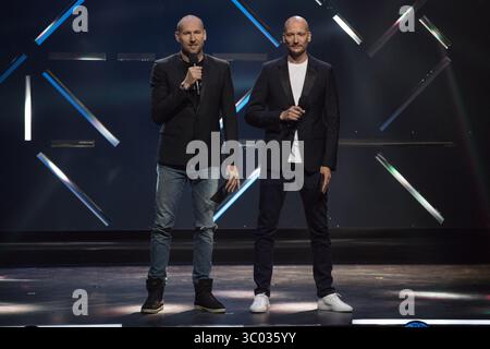 25 février 2018 - Oslo, Norvège - Norvège, Oslo - 25 février 2018. Le duo de producteurs norvégiens Stargate remet un prix lors des Grammy Awards norvégiens, Spellemannprisen 2017, à Oslo Konserthus. (Crédit photo : Gonzales photo - Stian S. Moller) (crédit image : © Stian S. Moller/Gonzales photo via ZUMA Press) Banque D'Images