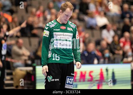 18 décembre 2021, Danemark, Aalborg : Aalborg, Danemark. 18 décembre 2021. Mikael Aggefors (16 ans) d'Aalborg Handball vu dans le match danois HTH Herreliga entre Aalborg Handball et Bjerringbro-Silkeborg Handball au Jutlander Bank Arena à Aalborg., Credit :Balazs Popal / ZUMA Press (Credit image : © Balazs Popal/Gonzales photo via ZUMA Press) Banque D'Images