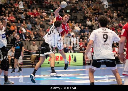 18 décembre 2021, Danemark, Aalborg : Aalborg, Danemark. 18 décembre 2021. Felix Claar (7 ans) de Aalborg Handball vu dans le match danois HTH Herreliga entre Aalborg Handball et Bjerringbro-Silkeborg Handball au Jutlander Bank Arena à Aalborg., Credit :Balazs Popal / ZUMA Press (Credit image : © Balazs Popal/Gonzales photo via ZUMA Press) Banque D'Images