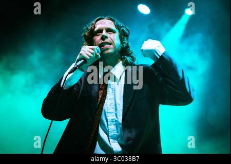 28 février 2022, Danemark, Copenhague : Copenhague, Danemark. 28 février 2022. Le chanteur et compositeur danois Goss donne un concert à Amager Bio à Copenhague., Credit :Nikolaj Bransholm / ZUMA Press (Credit image : © Nikolaj Bransholm/Gonzales photo via ZUMA Press) Banque D'Images