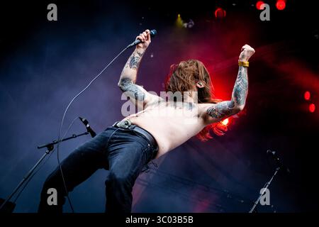 3 juin 2018, Trondheim, Norvège : Trondheim, Norvège. 3 juin 2018. Le groupe norvégien de heavy metal Kvelertak donne un concert lors du festival de musique norvégien Trondheim Rocks 2018 à Trondheim. Ici, le chanteur Erlend Hjelvik est vu en direct sur scène. (Crédit photo : Gonzales photo - Tor Atle Kleven) (crédit image : © Tor Atle Kleven/Gonzales photo via ZUMA Press) Banque D'Images