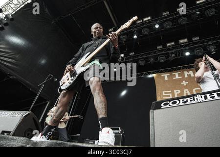 20 juin 2018, Copenhague, Danemark : Copenhague, Danemark. 20th, 2018. Le groupe de punk hardcore américain Turnstile donne un concert live lors du festival danois de heavy metal Copenhague 2018 à Copenhague. Ici, le bassiste Franz Lyons est vu en direct sur scène. (Crédit photo : Gonzales photo - Nikolaj Bransholm) (crédit image : © Nikolaj Bransholm/Gonzales photo via ZUMA Press) Banque D'Images