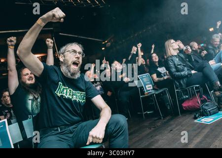 7 mai 2021, Danemark : Copenhague, Danemark. 07 mai 2021. Les fans de heavy metal assistent à un concert live à Amager Bio dans le cadre du festival de musique metal Nordic Noise 2021 à Copenhague.., Credit :Nikolaj Bransholm / ZUMA Press (Credit image : © Nikolaj Bransholm/Gonzales photo via ZUMA Press) Banque D'Images