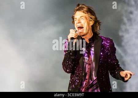3 juillet 2014 - Roskilde, Angleterre, Danemark - les Rolling Stones, le légendaire groupe de rock anglais, donnent un concert à Orange Stage pendant le Roskilde Festival 2014. Ici, le chanteur et compositeur Mick Jagger est vu en direct sur scène. Danemark, 03/07.2014. (Crédit image : © Peter Troest/Gonzales photo via ZUMA Press) Banque D'Images