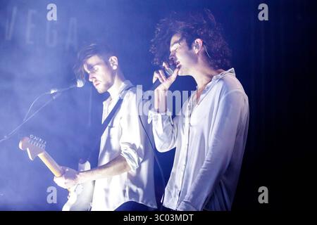 15 octobre 2014 - Copenhague, Angleterre, Danemark - le groupe anglais de rock indépendant et de synthé pop The 1975 donne un concert au VEGA de Copenhague. Ici, le chanteur Matt Healy est vu en direct sur scène avec le guitariste Adam Hann. Danemark, 15/10 2014. (Crédit image : © Peter Troest/Gonzales photo via ZUMA Press) Banque D'Images