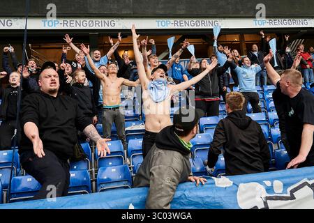 24 mai 2021, Danemark : Randers, Danemark, 24 mai 2021. Fans de football de Randers FC vus dans les tribunes lors du match de Superliga 3F entre Randers FC et FC Copenhague au Cepheus Park à Randers., Credit :Nicolas Cho Meier / ZUMA Press (Credit image : © Nicolas Cho Meier/Gonzales photo via ZUMA Press) Banque D'Images