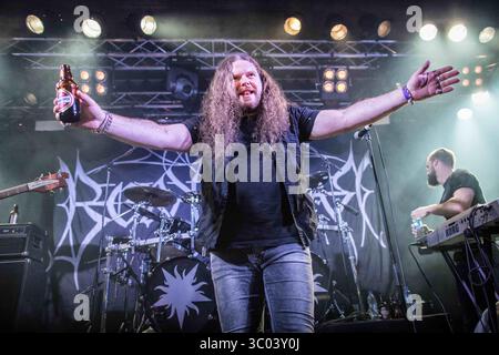 12 avril 2017 - Oslo, Angleterre, Norvège - le groupe de black metal norvégien Borknagar donne un concert à Vulkan Arena lors du festival norvégien de heavy metal Inferno Metal Festival 2017 à Oslo. Ici, le chanteur Paal Mathiesen a.k.a Athera est vu en direct sur scène. Norvège, 12/04 2017. (Crédit image : © Terje Dokken/Gonzales photo via ZUMA Press) Banque D'Images