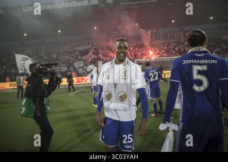 5 mai 2017 - Farum, Angleterre, Danemark - Danemark, Farum, 05 mai 2017. Mathias Jorgensen (25) du FC Copenhague remercie les fans et célèbre le 12e titre danois du FC Copenhague après un match nul de 1-1 contre le FC Nordsjealland à droite du Dream Park à Farum (crédit image : © Samy Khabthani/Gonzales photo via ZUMA Press) Banque D'Images