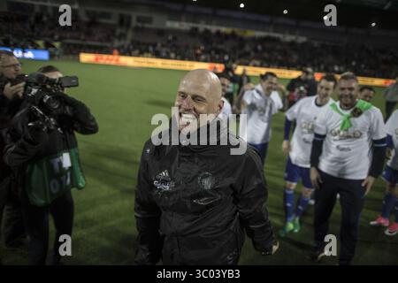 5 mai 2017 - Farum, Angleterre, Danemark - Danemark, Farum, 05 mai 2017. Staale Solbakken, manager du FC Copenhague, célèbre le 12e titre danois du FC Copenhague après un match nul de 1-1 contre le FC Nordsjealland à droite du Dream Park à Farum (crédit image : © Samy Khabthani/Gonzales photo via ZUMA Press) Banque D'Images