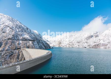14 octobre 2020, Autriche : Malte, Autriche. 14 octobre 2020. Surplombant le barrage de KÃÂ¶lnbrein dans la chaîne Hohe Tauern en Carinthie. Le barrage de KÃÂ¶lnbrein est un barrage en voûte et est le plus haut barrage d'Autriche., Credit :Christoph Obersch / Gonzales photo / ZUMA Press (Credit image : © Christoph Obersch / Gonzales/Gonzales photo via ZUMA Press) Banque D'Images