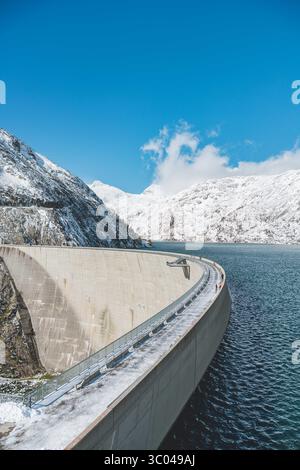 14 octobre 2020, Autriche : Malte, Autriche. 14 octobre 2020. Surplombant le barrage de KÃÂ¶lnbrein dans la chaîne Hohe Tauern en Carinthie. Le barrage de KÃÂ¶lnbrein est un barrage en voûte et est le plus haut barrage d'Autriche., Credit :Christoph Obersch / Gonzales photo / ZUMA Press (Credit image : © Christoph Obersch / Gonzales/Gonzales photo via ZUMA Press) Banque D'Images