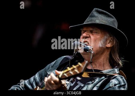1er juillet 2016, Danemark : Roskilde, Danemark. 01 juillet 2016. Le chanteur, compositeur et musicien canadien Neil Young donne un concert au festival de musique danois Roskilde Festival 2016., Credit :Lasse Lagoni / Gonzales photo / ZUMA Press (Credit image : © Lasse Lagoni / Gonzales/Gonzales photo via ZUMA Press) Banque D'Images