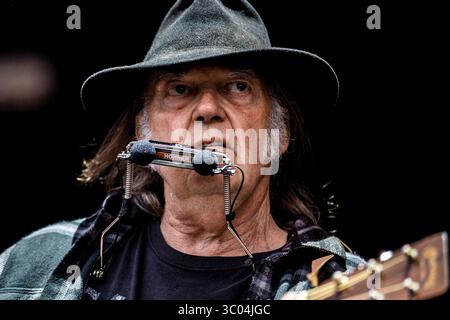 1er juillet 2016, Danemark : Roskilde, Danemark. 01 juillet 2016. Le chanteur, compositeur et musicien canadien Neil Young donne un concert au festival de musique danois Roskilde Festival 2016., Credit :Lasse Lagoni / Gonzales photo / ZUMA Press (Credit image : © Lasse Lagoni / Gonzales/Gonzales photo via ZUMA Press) Banque D'Images
