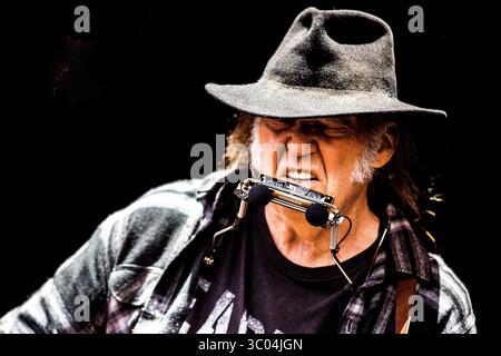 1er juillet 2016, Danemark : Roskilde, Danemark. 01 juillet 2016. Le chanteur, compositeur et musicien canadien Neil Young donne un concert au festival de musique danois Roskilde Festival 2016., Credit :Lasse Lagoni / Gonzales photo / ZUMA Press (Credit image : © Lasse Lagoni / Gonzales/Gonzales photo via ZUMA Press) Banque D'Images