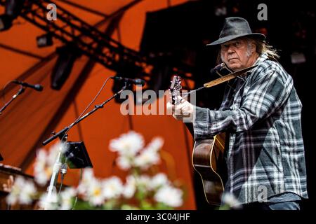 1er juillet 2016, Danemark : Roskilde, Danemark. 01 juillet 2016. Le chanteur, compositeur et musicien canadien Neil Young donne un concert au festival de musique danois Roskilde Festival 2016., Credit :Lasse Lagoni / Gonzales photo / ZUMA Press (Credit image : © Lasse Lagoni / Gonzales/Gonzales photo via ZUMA Press) Banque D'Images
