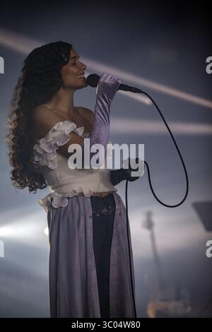 24 juin 2021, Danemark, Roskilde : Roskilde, Danemark. 24 juin 2021. La chanteuse et compositrice danoise Erika de Casier donne un concert en direct pendant les Roskilde Summer Days 2021, qui est une alternative au populaire festival de musique danois Roskilde Festival. Roskilde Festival 2020 et 2021 ont été annulés en raison de la pandémie mondiale de COVID., Credit :Thomas Rasmussen / ZUMA Press (Credit image : © Thomas Rasmussen/Gonzales photo via ZUMA Press) Banque D'Images