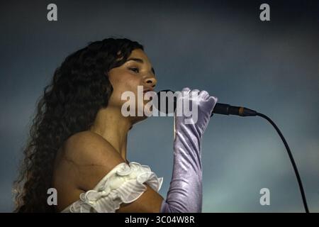 24 juin 2021, Danemark, Roskilde : Roskilde, Danemark. 24 juin 2021. La chanteuse et compositrice danoise Erika de Casier donne un concert en direct pendant les Roskilde Summer Days 2021, qui est une alternative au populaire festival de musique danois Roskilde Festival. Roskilde Festival 2020 et 2021 ont été annulés en raison de la pandémie mondiale de COVID., Credit :Thomas Rasmussen / ZUMA Press (Credit image : © Thomas Rasmussen/Gonzales photo via ZUMA Press) Banque D'Images
