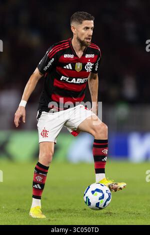 Rio de Janeiro, Rio de Janeiro, BRA. 20 juillet 2025. RIO DE JANEIRO, BRÉSIL - 20 JUILLET : JORGINHO de Flamengo contrôle le ballon pendant le match entre Flamengo et Fluminense dans le cadre de Brasileirao 2025 au stade Maracana le 20 juillet 2025 à Rio de Janeiro, Brésil. (Crédit image : © Ruano Carneiro/ZUMA Press Wire) USAGE ÉDITORIAL SEULEMENT ! Non destiné à UN USAGE commercial ! Banque D'Images
