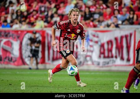 Harrison, États-Unis. 16 juillet 2025. Harrison, NJ, États-Unis, 16 juillet 2025 : Emil Forsberg (10 Red Bulls de New York) pendant le match de football de la Major League entre les Red Bulls de New York et la New England Revolution au Sports Illustrated Stadium de Harrison, NJ États-Unis (USAGE ÉDITORIAL SEULEMENT). (Rebekah Wynkoop/SPP) crédit : SPP Sport Press photo. /Alamy Live News Banque D'Images