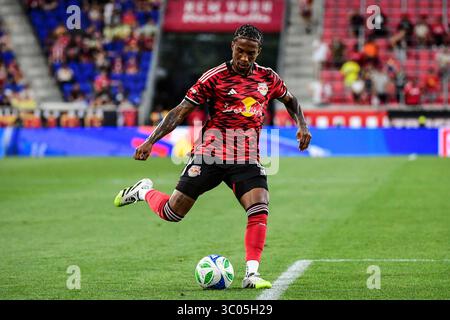 Harrison, États-Unis. 16 juillet 2025. Harrison, NJ, États-Unis, 16 juillet 2025 : Kyle Duncan (6 Red Bulls de New York) pendant le match de football de la Major League entre les Red Bulls de New York et la New England Revolution au Sports Illustrated Stadium de Harrison, NJ États-Unis (USAGE ÉDITORIAL SEULEMENT). (Rebekah Wynkoop/SPP) crédit : SPP Sport Press photo. /Alamy Live News Banque D'Images