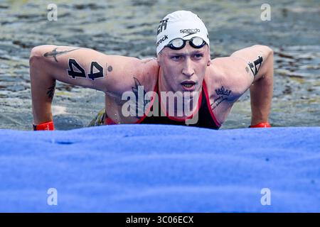 Florian Wellbrock, d'Allemagne, réagit après avoir concouru dans les 3km éliminatoires hommes de natation en eau libre lors des 22èmes Championnats du monde de natation à Sentosa à Singapour (Singapour), le 19 juillet 2025. Banque D'Images