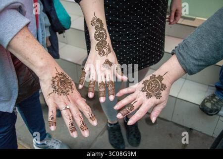 18 janvier 2017 - New Delhi, Inde - gros plan sur les tatouages à l'encre de henné frais, fait à New Delhi, Inde. (Crédit image : © Edwin Remsberg/VW pics via ZUMA Wire) Banque D'Images