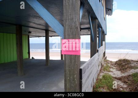 24 septembre 2018 - Topsail Beach, NC, États-Unis d'Amérique - dommages causés aux maisons en bord de mer à la suite de l'ouragan Florence 24 septembre 2018 à Topsail Beach, Caroline du Nord. (Crédit image : © Hank Heusinkveld via ZUMA Wire) Banque D'Images
