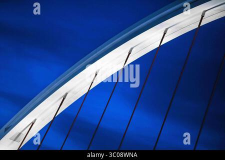 5 avril 2018 - Sevilla, AndalucÃ­a, EspaÃ±a - détail du pont de la Barqueta, Séville, Espagne. Pont à arc noué conçu par les ingénieurs Juan Jose Arenas et Marcos Pantaleon, 1989-1992. (Crédit image : © Felipe Rodriguez / Vwpics/VW pics via ZUMA Wire) Banque D'Images
