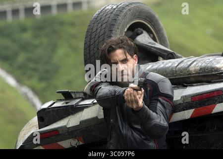 Point Break est un film d'action américain réalisé par Kathryn Bigelow en 1991 et écrit par W. Peter Iliff. Il met en vedette Patrick Swayze, Keanu Reeves, Lori Petty et Gary Busey. Le titre fait référence au terme de surf « point break », où une vague se brise lorsqu'elle frappe un point de terre dépassant de la côte. Banque D'Images