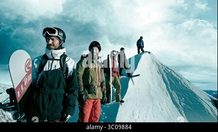 Point Break est un film d'action américain réalisé par Kathryn Bigelow en 1991 et écrit par W. Peter Iliff. Il met en vedette Patrick Swayze, Keanu Reeves, Lori Petty et Gary Busey. Le titre fait référence au terme de surf « point break », où une vague se brise lorsqu'elle frappe un point de terre dépassant de la côte. Banque D'Images