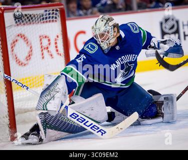 20 octobre 2018 : le gardien des Canucks Jacob Markstrom (25 ans) fait l'économie lors du match de la LNH entre les Bruins de Boston et les Canucks de Vancouver au Rogers Arena de Vancouver, au Canada. Dom gagne/CSM(image de crédit : &copy ; Dom gagne/CSM via ZUMA Wire) Banque D'Images