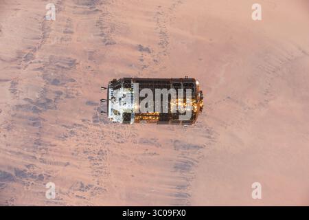 24 août 2015 - Station spatiale internationale, ORBITE TERRESTRE - le cargo H-II Transfer Vehicle-5 de l'Agence japonaise d'exploration aérospatiale approche de la Station spatiale internationale pour s'amarrer au-dessus du désert du Sahara le 24 août 2015 en orbite terrestre. Le navire japonais de ravitaillement automatisé, également connu sous le nom de Kounotori, est utilisé pour transporter des marchandises à la Station spatiale internationale. (Crédit image : © NASA via ZUMA Wire) Banque D'Images