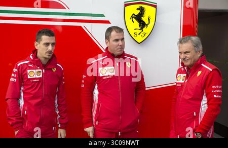 21 octobre 2018 - Austin, États-Unis - les membres de l'équipe Scuderia Ferrari discutent avant le départ du Grand Prix américain de formule 1 sur le circuit des Amériques à Austin, Texas, le dimanche 21 octobre 2018. (Crédit image : © Scott Coleman/ZUMA Wire) Banque D'Images