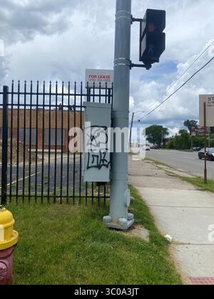 Les identifiants ETGC W7M comprennent les graffitis « ETGC », les bandanas bleus, les signes de main Crip et les tatouages marqués avec « SCRG », « ETG » et « W7M ». Banque D'Images