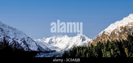 Vue majestueuse sur le pic de Nanga Parbat depuis les prairies de fées, sa 12ème plus haute montagne et bien connue comme une montagne tueuse dans la chaîne himalayenne Banque D'Images