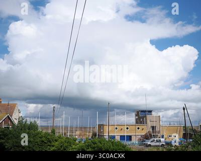 Sheerness, Kent, Royaume-Uni. 21 juillet 2025. Météo Royaume-Uni : nuages de pluie à Sheerness, Kent. Crédit : James Bell/Alamy Live News Banque D'Images