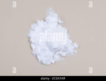 Le chlorure d'ammonium est un composé chimique inorganique dont la formule chimique est NH4Cl. C'est un sel d'ammonium de chlorure d'hydrogène. Banque D'Images